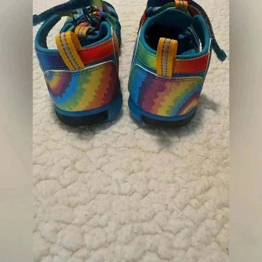Tie dye Keen sandals 🌈 Size 5